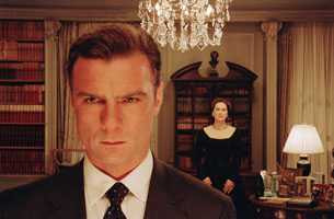 Szene aus dem Film "Manchurian Kandidat". l. Liev Schreiber. r.h. Meryl Streep.